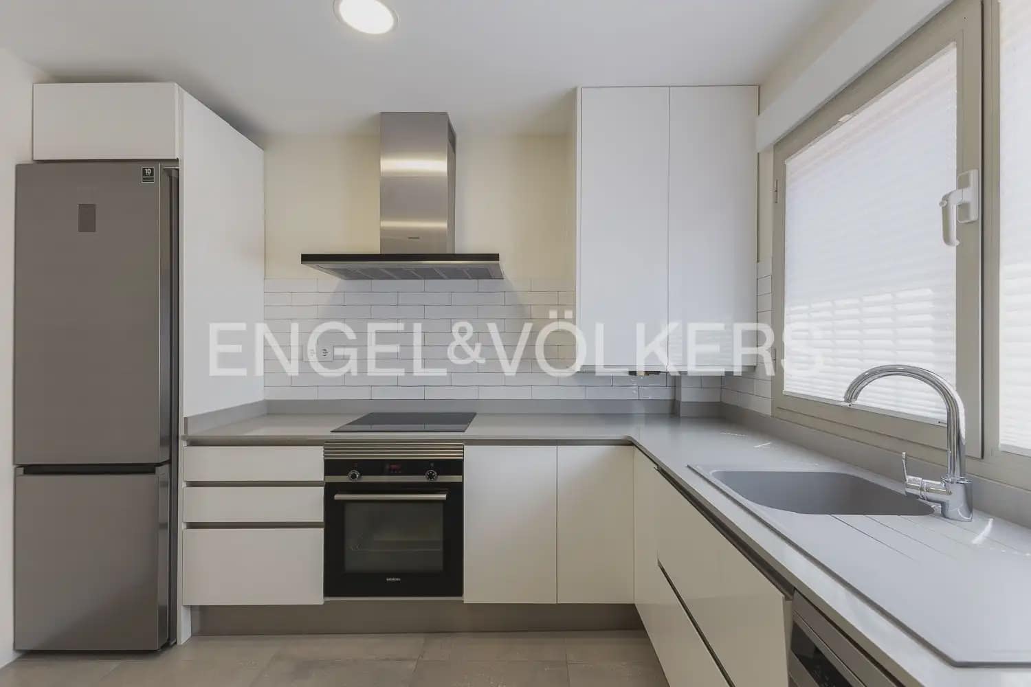 3 bedroom Terraced Villa for rent in Rocafort with garage - € 2,500 (Ref: 9898275)