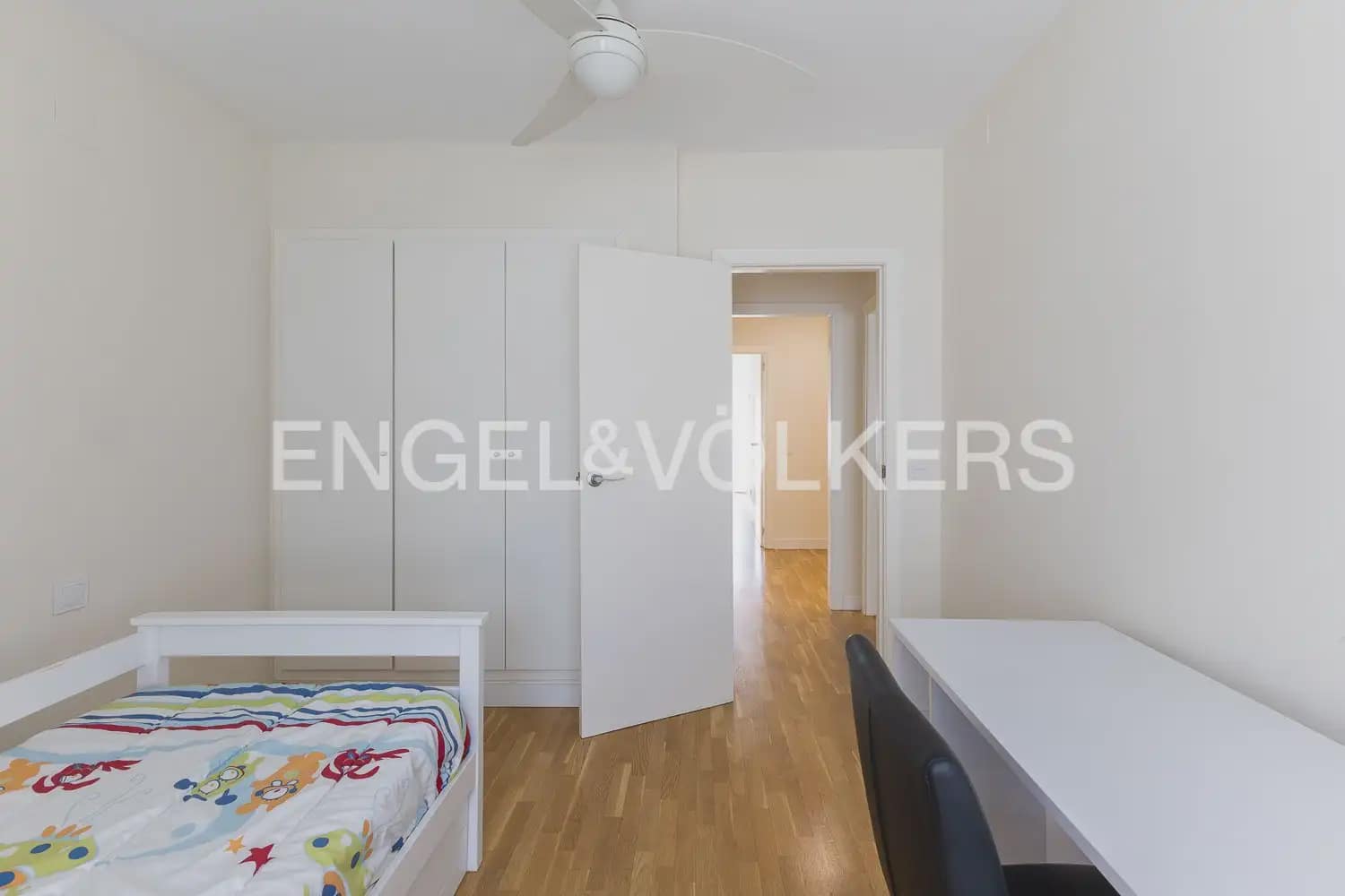 3 bedroom Terraced Villa for rent in Rocafort with garage - € 2,500 (Ref: 9898275)