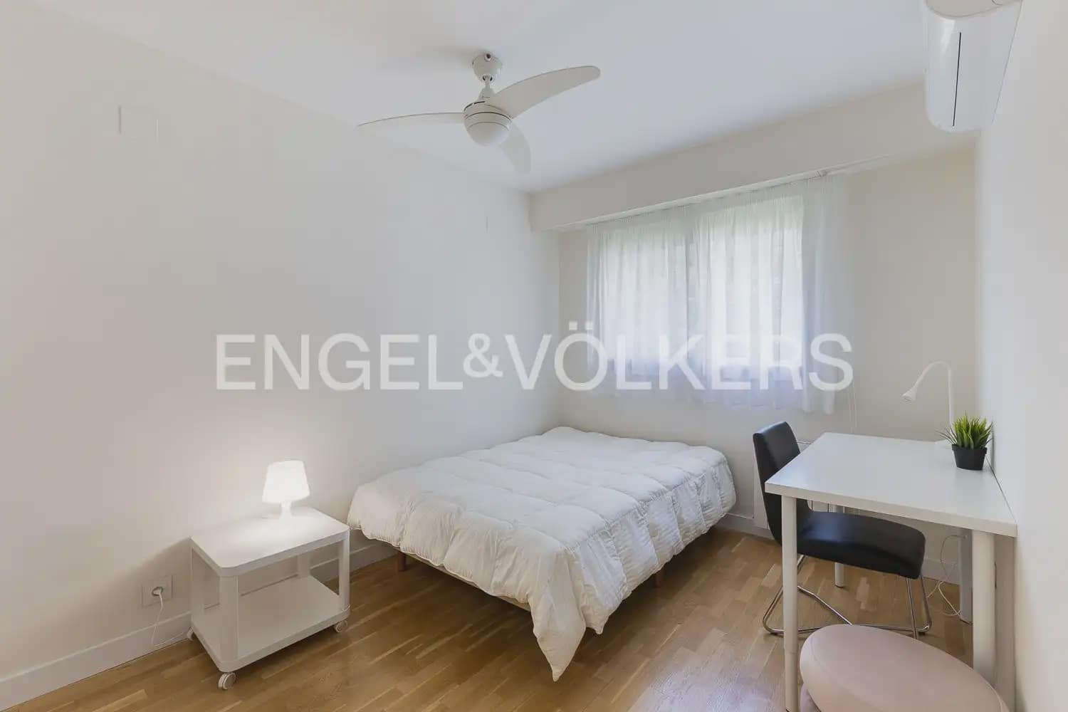 3 bedroom Terraced Villa for rent in Rocafort with garage - € 2,500 (Ref: 9898275)