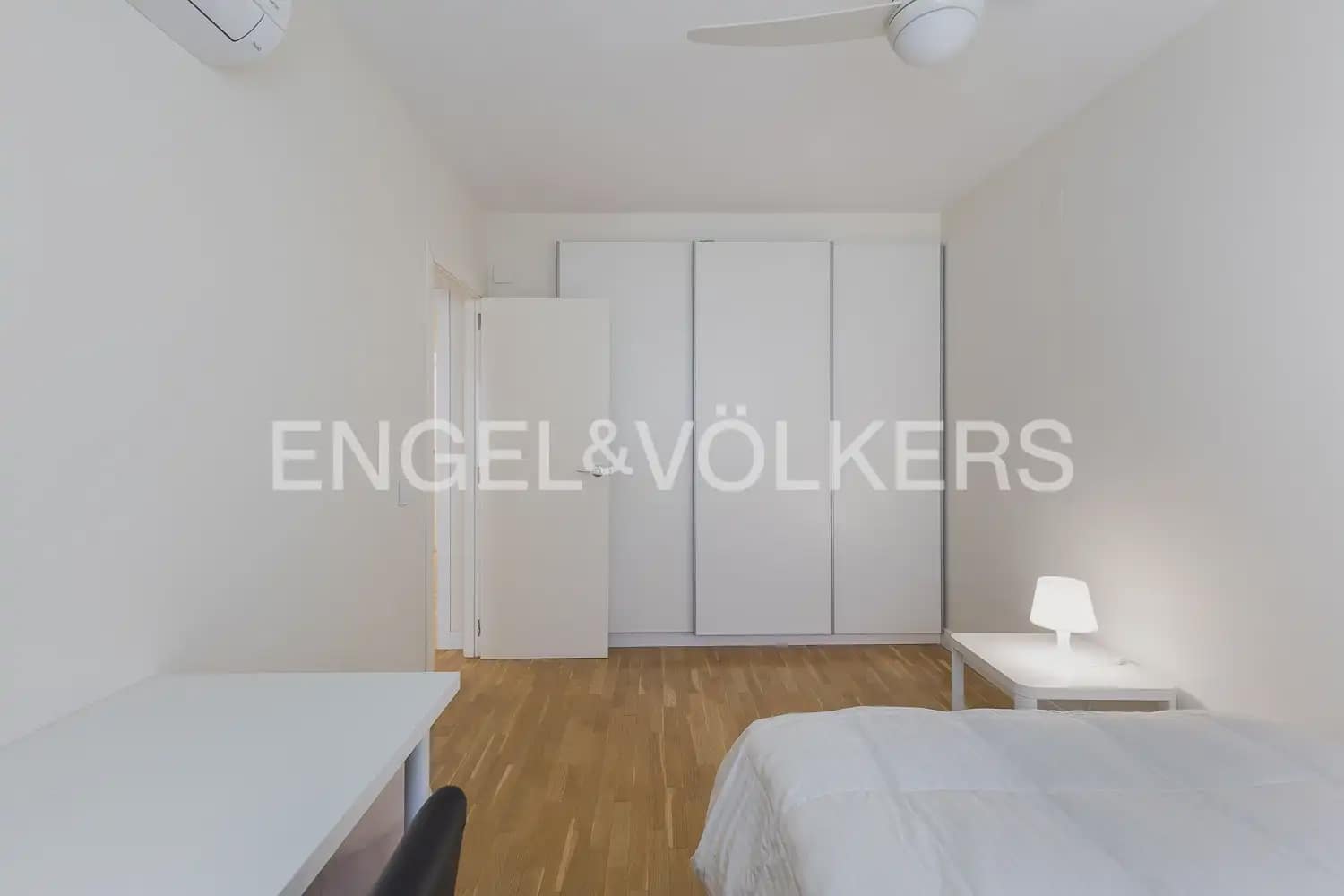 3 bedroom Terraced Villa for rent in Rocafort with garage - € 2,500 (Ref: 9898275)