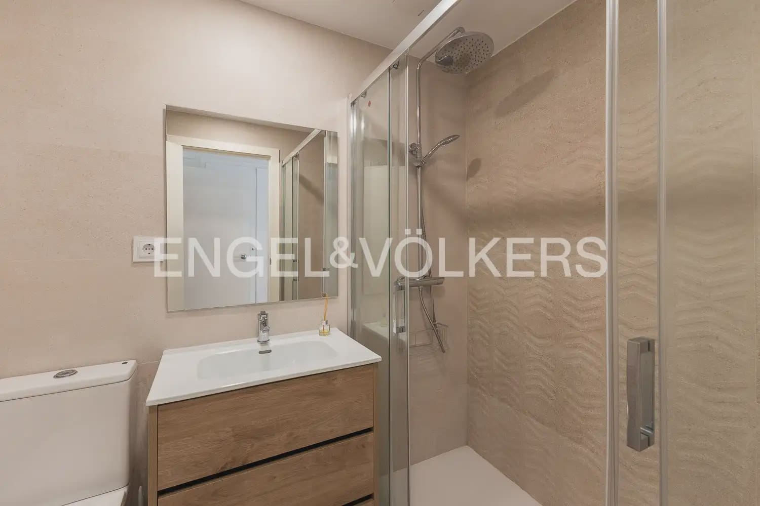 3 bedroom Terraced Villa for rent in Rocafort with garage - € 2,500 (Ref: 9898275)