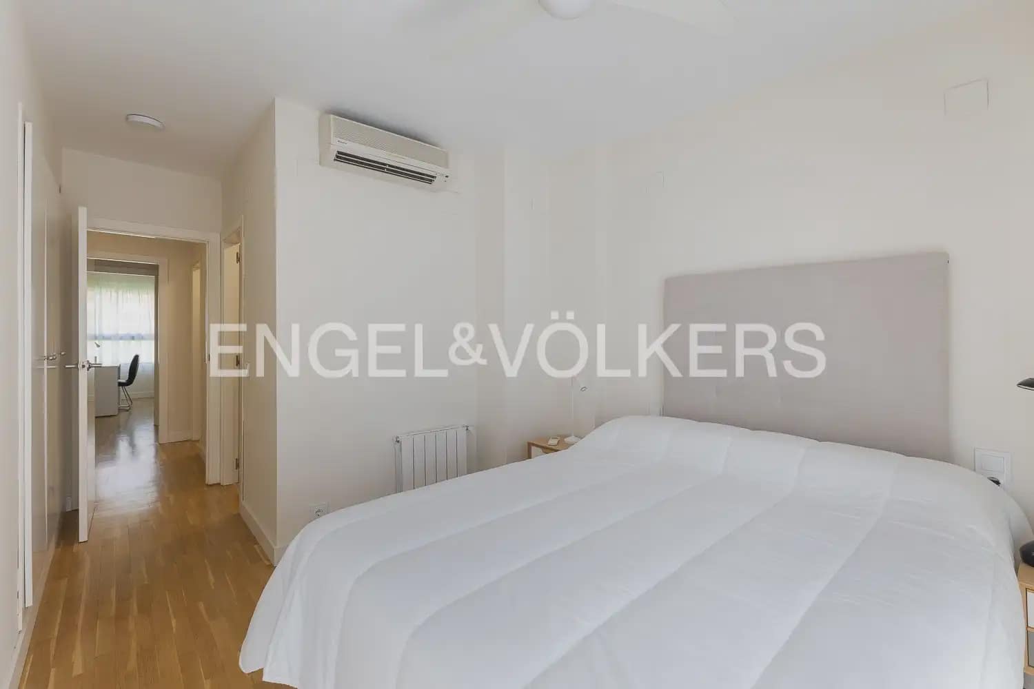 3 bedroom Terraced Villa for rent in Rocafort with garage - € 2,500 (Ref: 9898275)
