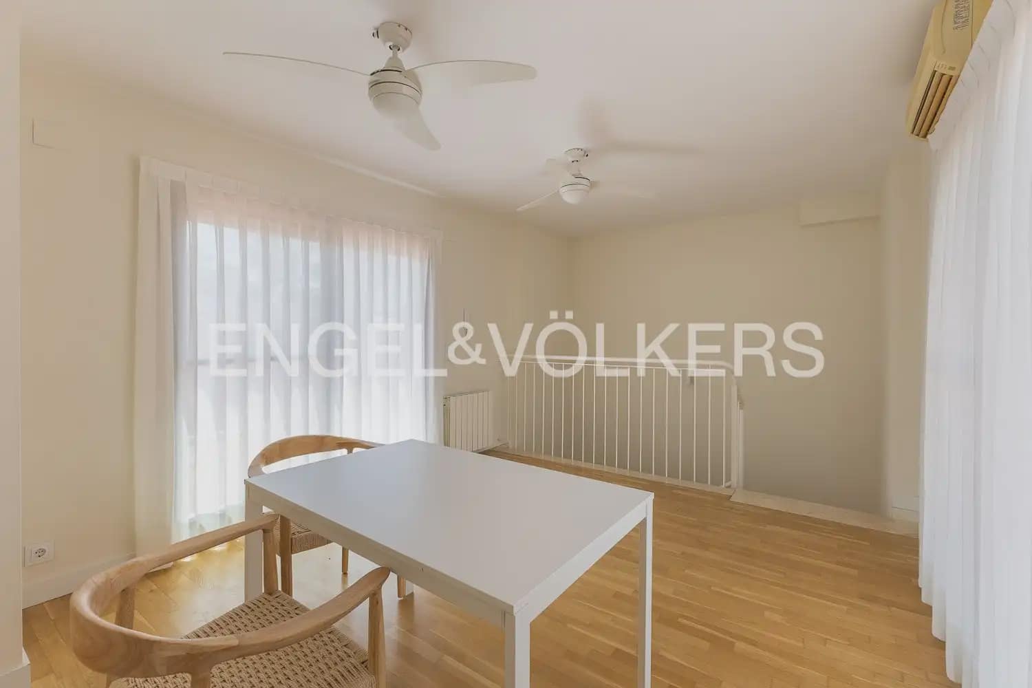 3 bedroom Terraced Villa for rent in Rocafort with garage - € 2,500 (Ref: 9898275)
