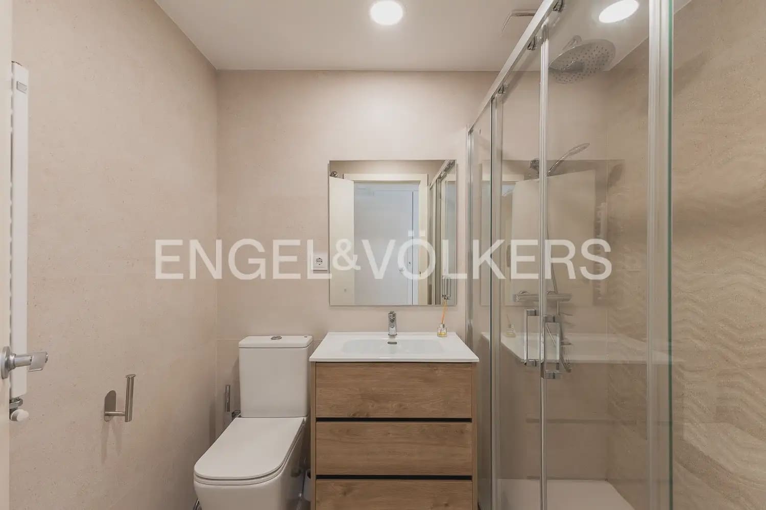 3 bedroom Terraced Villa for rent in Rocafort with garage - € 2,500 (Ref: 9898275)