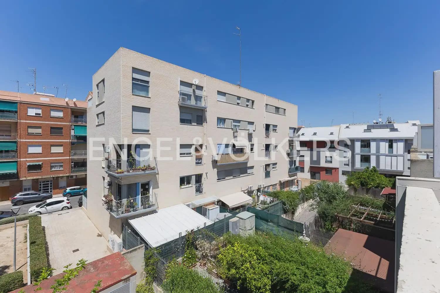 3 bedroom Terraced Villa for rent in Rocafort with garage - € 2,500 (Ref: 9898275)