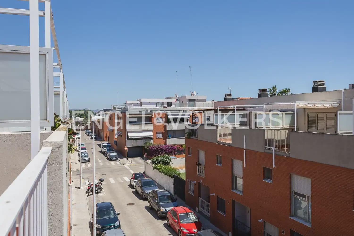 3 bedroom Terraced Villa for rent in Rocafort with garage - € 2,500 (Ref: 9898275)