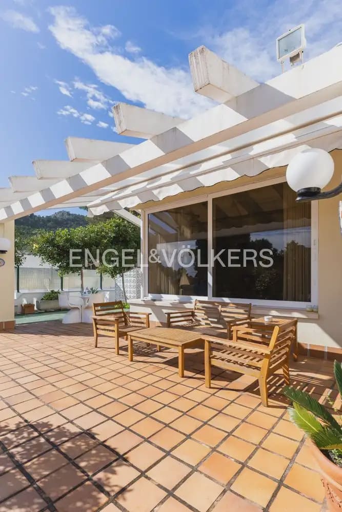 4 sovrum Villa till salu i Benicassim med pool - 550 000 € (Ref: 9898276)