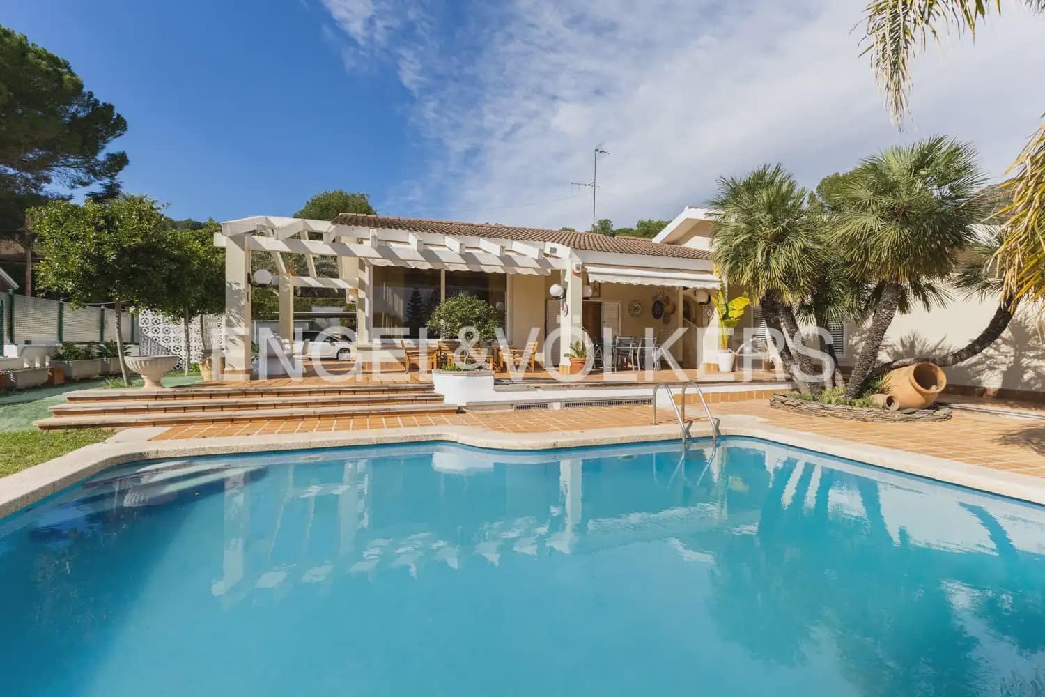 4 sovrum Villa till salu i Benicassim med pool - 550 000 € (Ref: 9898276)