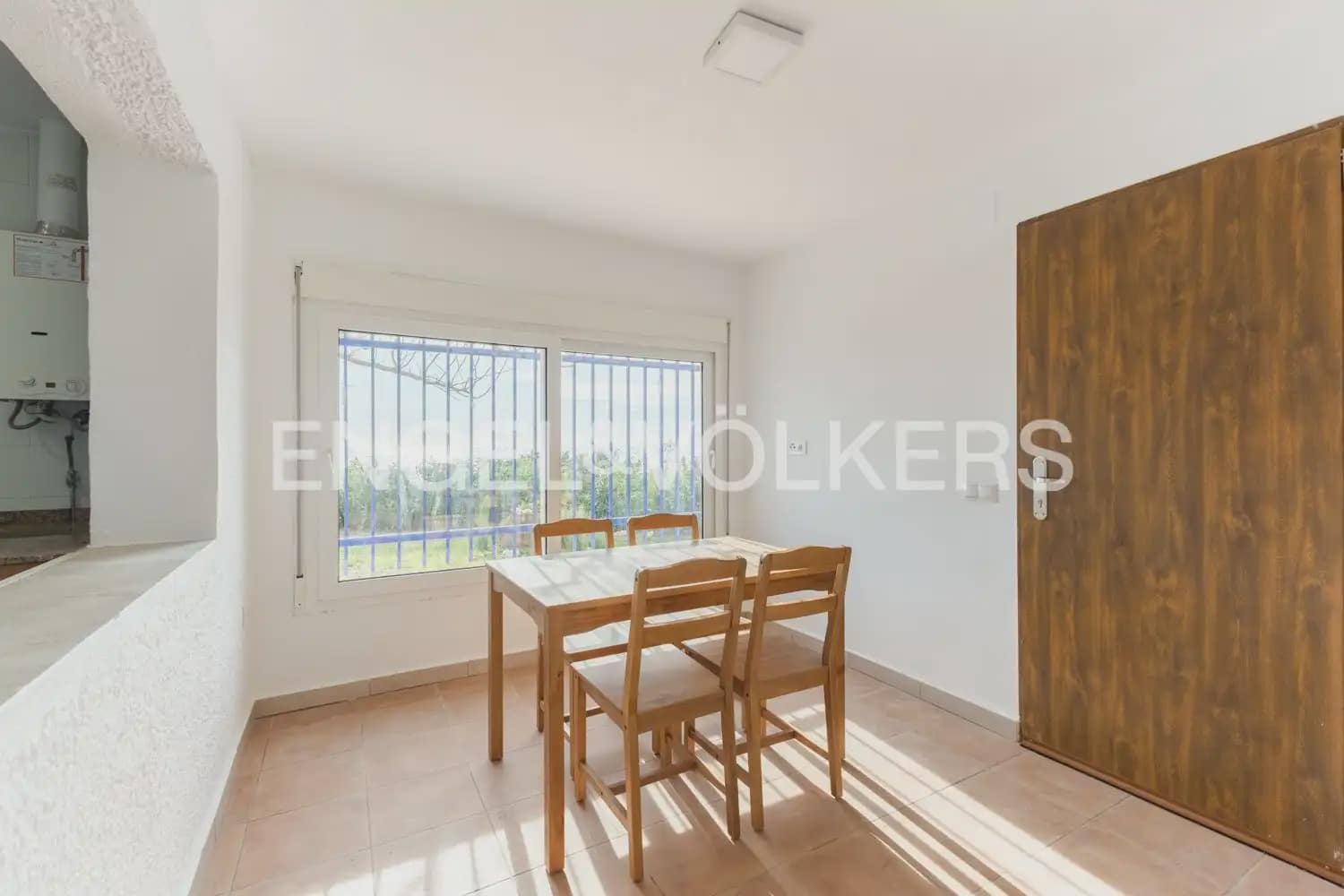 5 bedroom Villa for sale in Vinaros with garage - € 650,000 (Ref: 9898277)