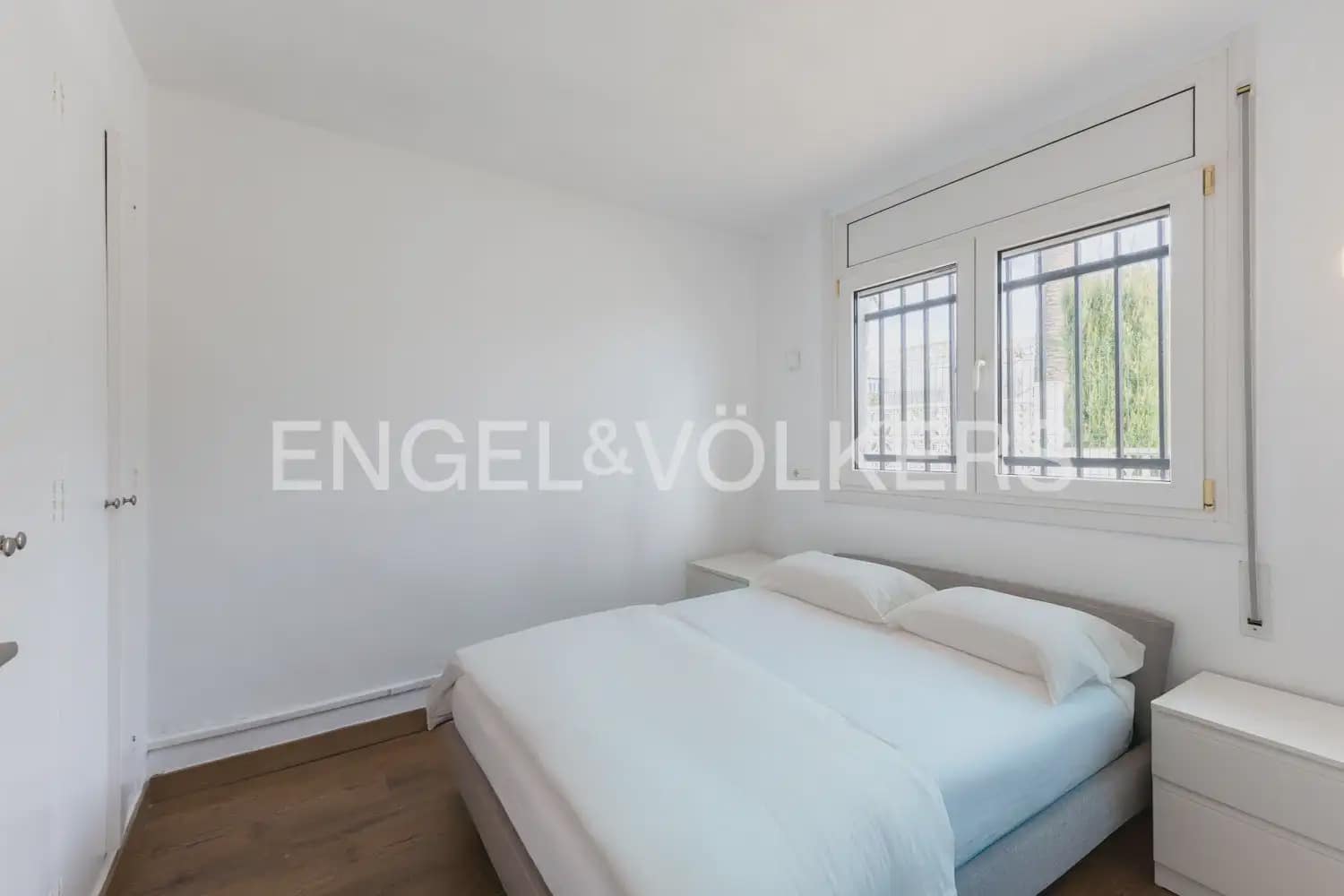 5 bedroom Villa for sale in Vinaros with garage - € 650,000 (Ref: 9898277)