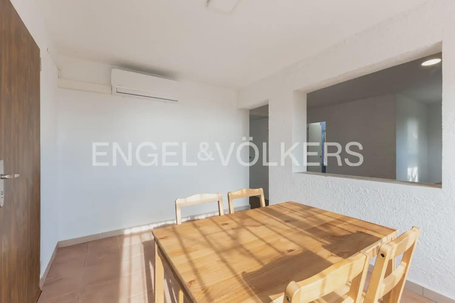 5 bedroom Villa for sale in Vinaros with garage - € 650,000 (Ref: 9898277)