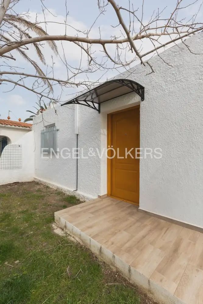 5 bedroom Villa for sale in Vinaros with garage - € 650,000 (Ref: 9898277)