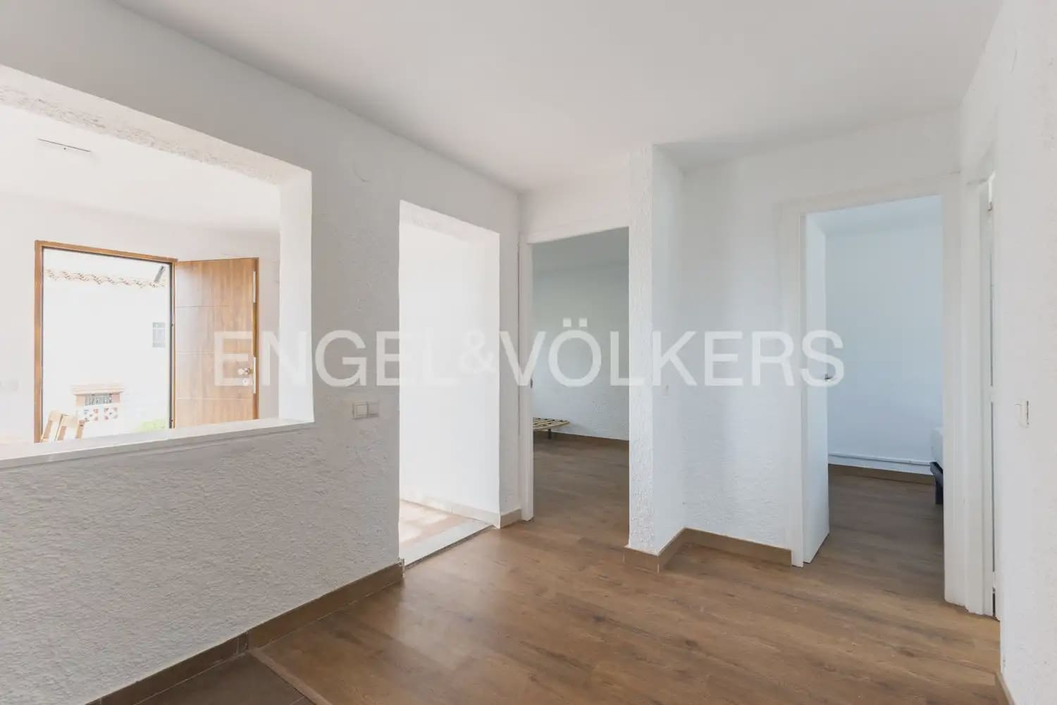 5 bedroom Villa for sale in Vinaros with garage - € 650,000 (Ref: 9898277)