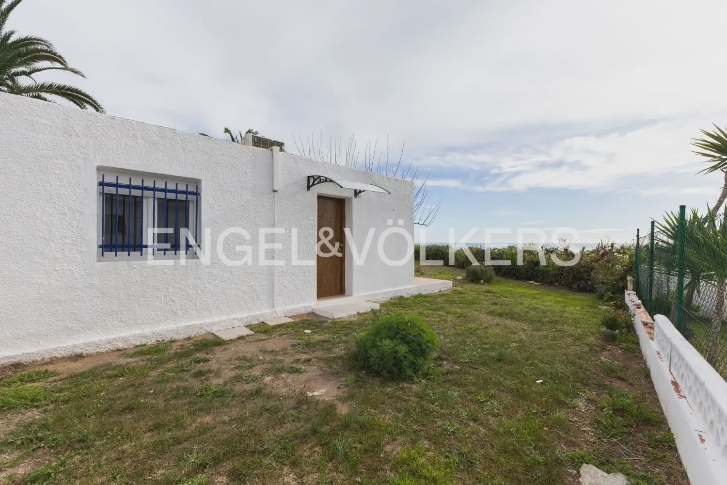 5 bedroom Villa for sale in Vinaros with garage - € 650,000 (Ref: 9898277)