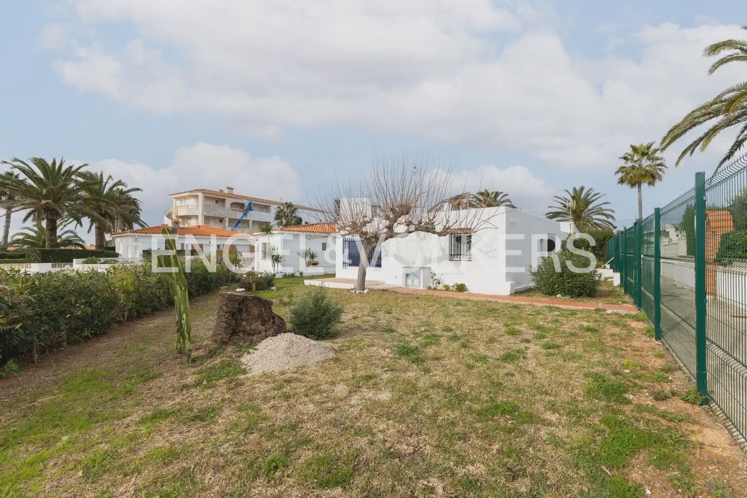 5 bedroom Villa for sale in Vinaros with garage - € 650,000 (Ref: 9898277)