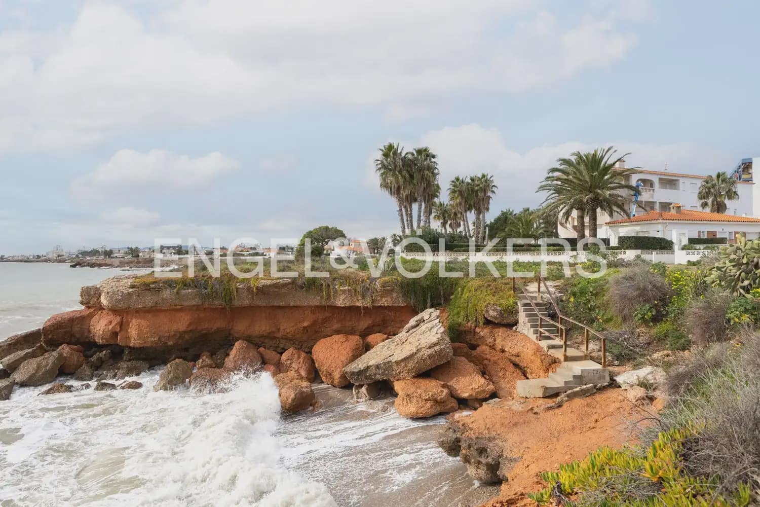 5 bedroom Villa for sale in Vinaros with garage - € 650,000 (Ref: 9898277)