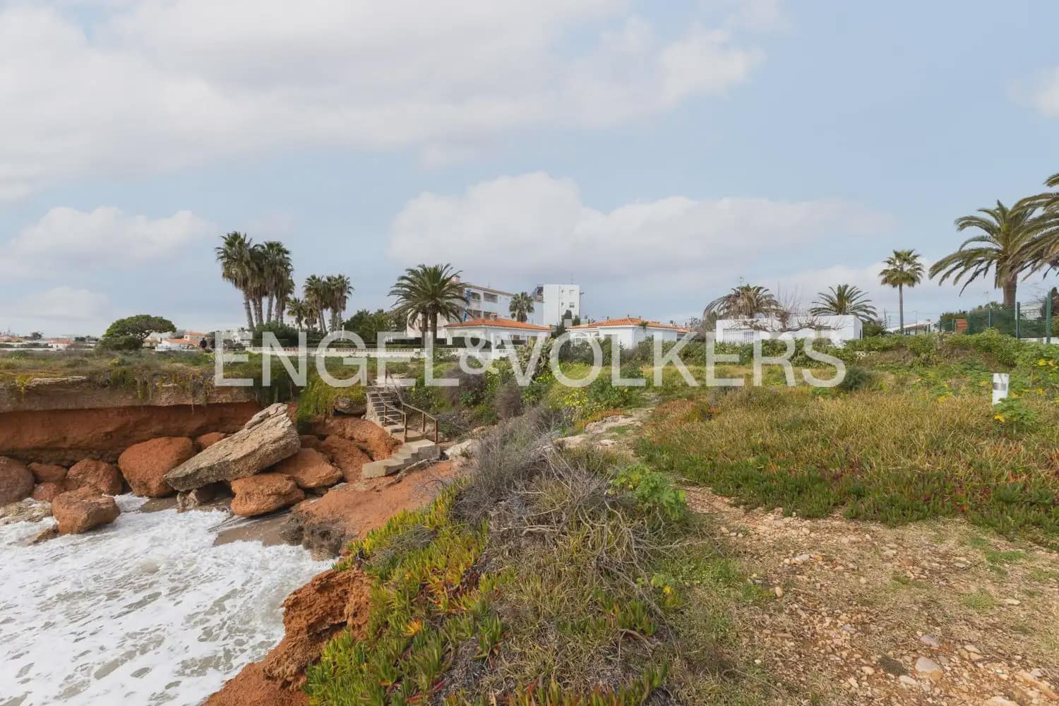 5 bedroom Villa for sale in Vinaros with garage - € 650,000 (Ref: 9898277)