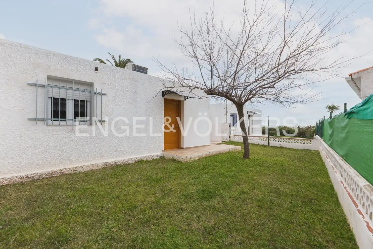 5 bedroom Villa for sale in Vinaros with garage - € 650,000 (Ref: 9898277)