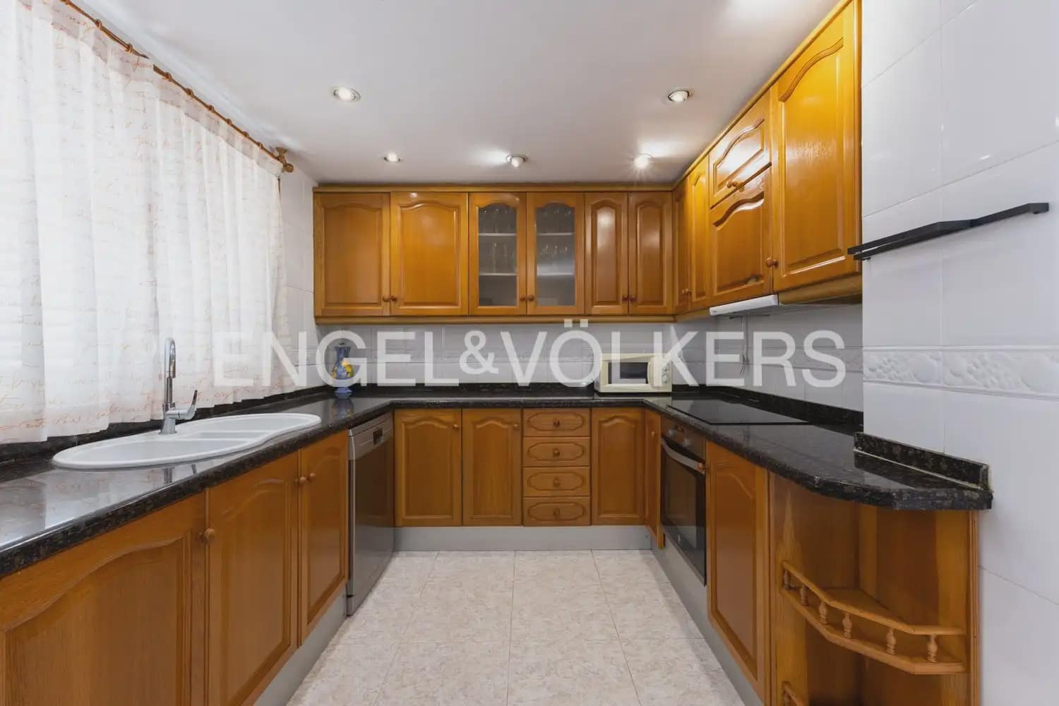 4 bedroom Villa for rent in Benicassim with pool garage - € 2,500 (Ref: 9898279)