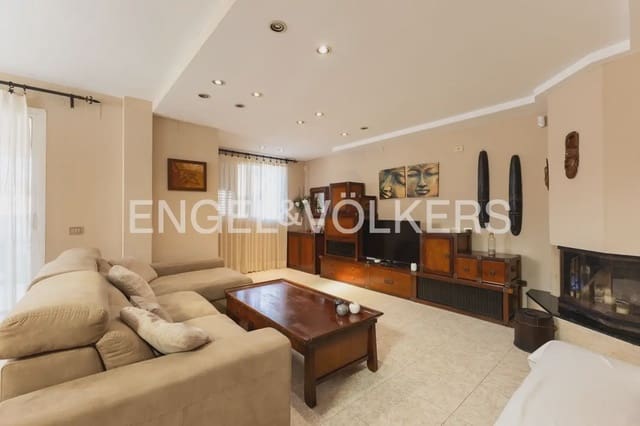 4 bedroom Villa for rent in Benicàssim with pool garage - € 2,500 (Ref: 9898279)