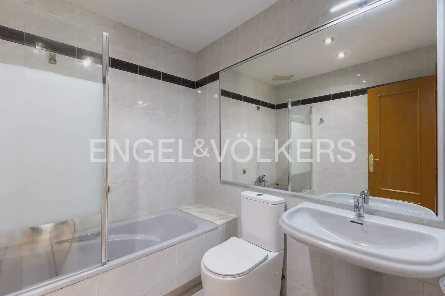 4 bedroom Villa for rent in Benicassim with pool garage - € 2,500 (Ref: 9898279)