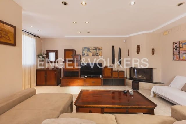 4 bedroom Villa for rent in Benicàssim with pool garage - € 2,500 (Ref: 9898279)