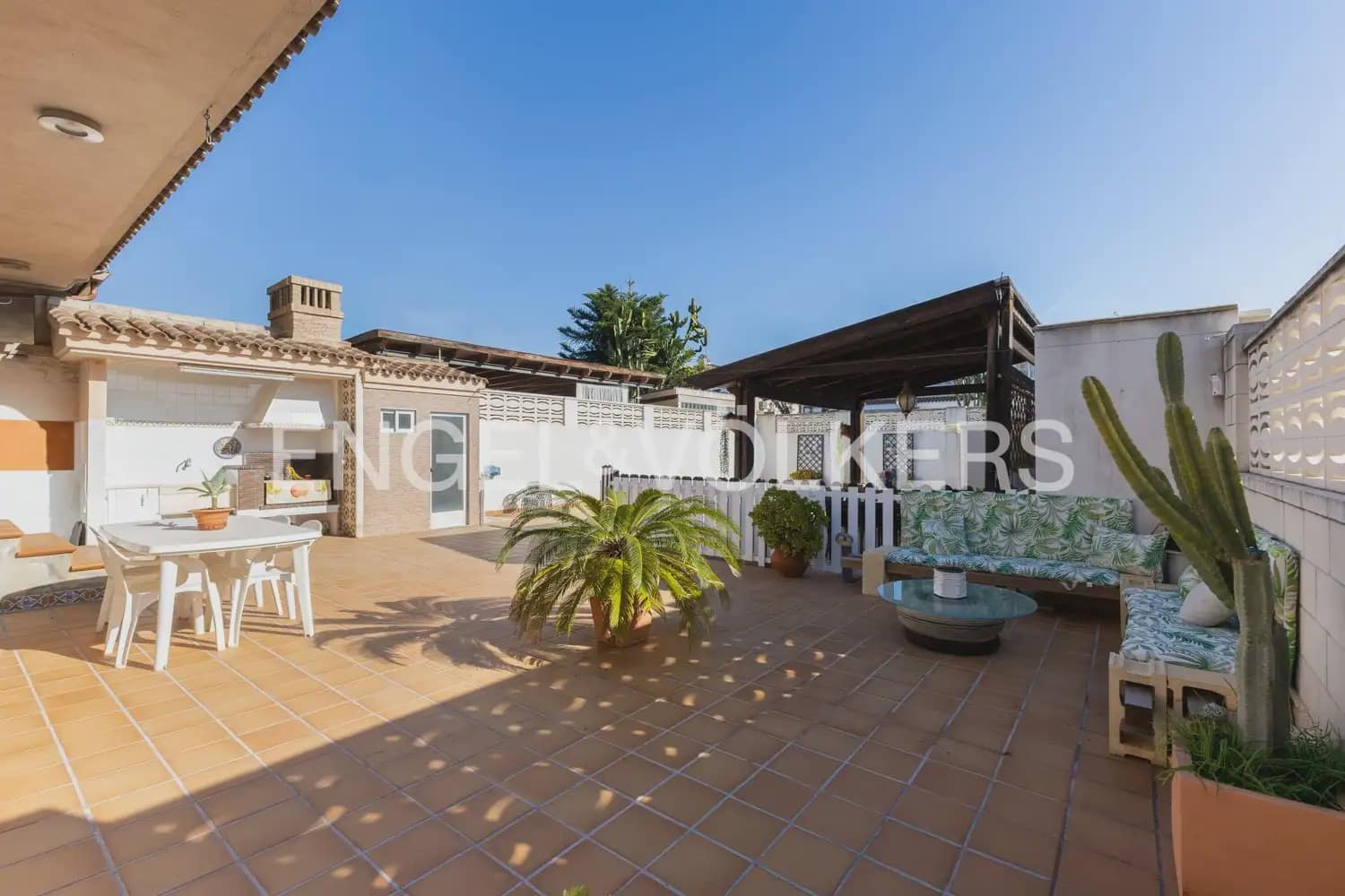 4 bedroom Villa for rent in Benicassim with pool garage - € 2,500 (Ref: 9898279)