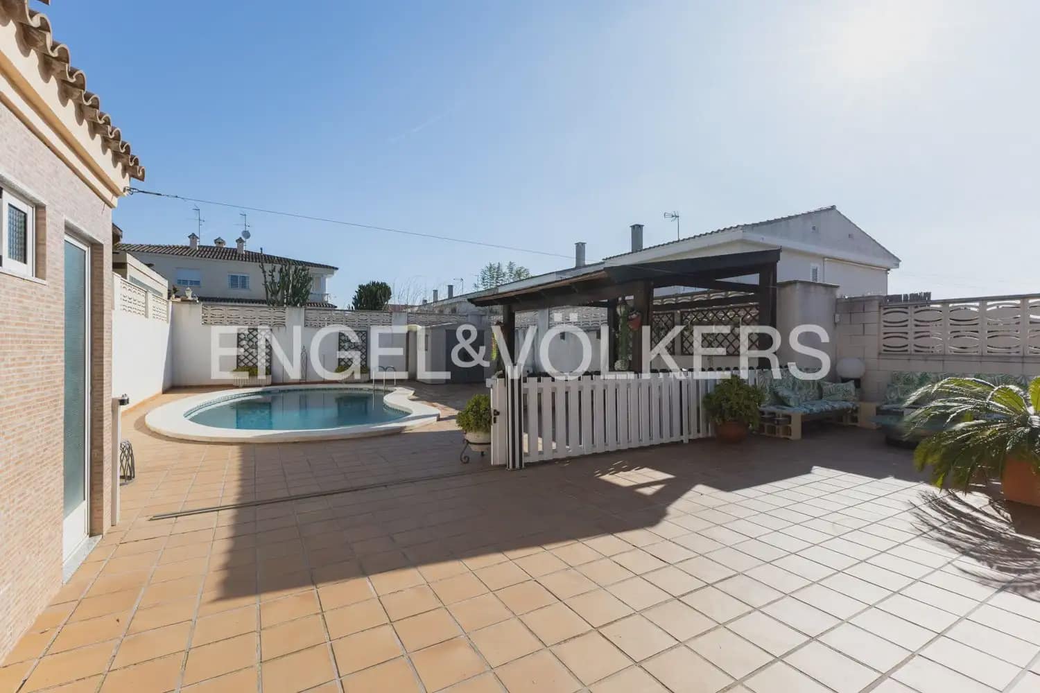 4 bedroom Villa for rent in Benicassim with pool garage - € 2,500 (Ref: 9898279)