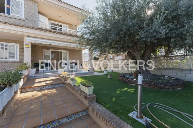 4 bedroom Villa for rent in Benicàssim with pool garage - € 2,500 (Ref: 9898279)