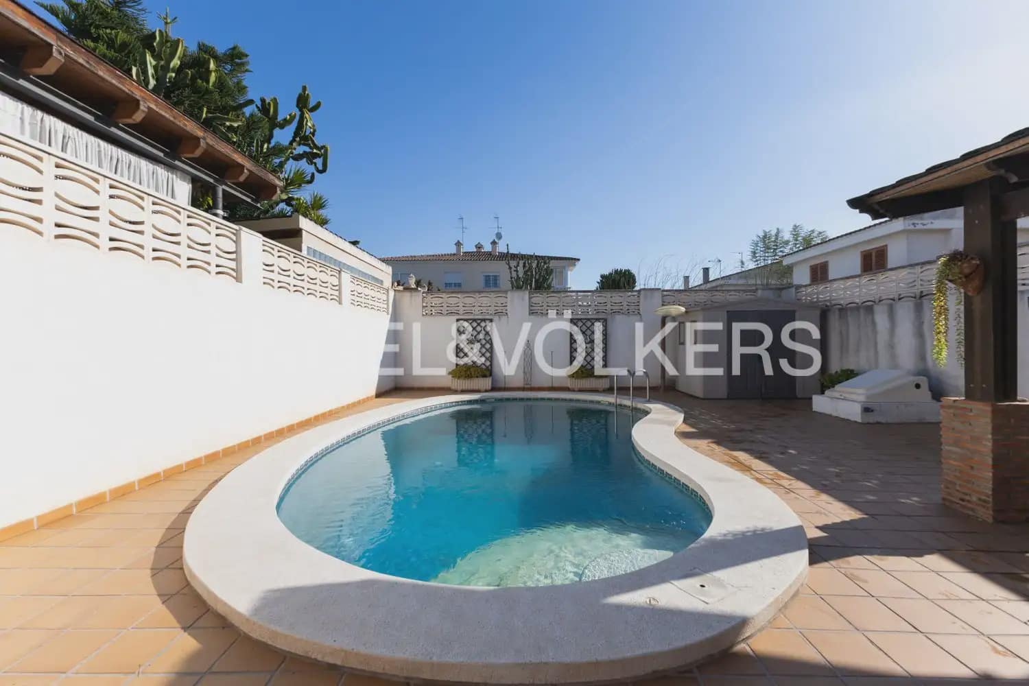 4 bedroom Villa for rent in Benicassim with pool garage - € 2,500 (Ref: 9898279)