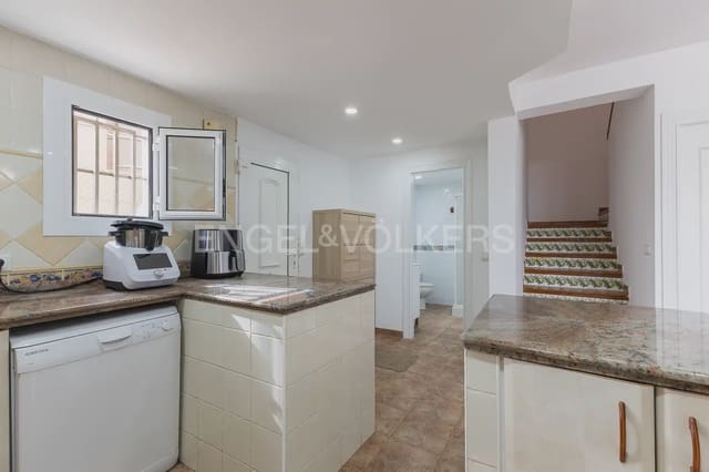 4 bedroom Villa for sale in Sueca with garage - € 697,500 (Ref: 9898280)