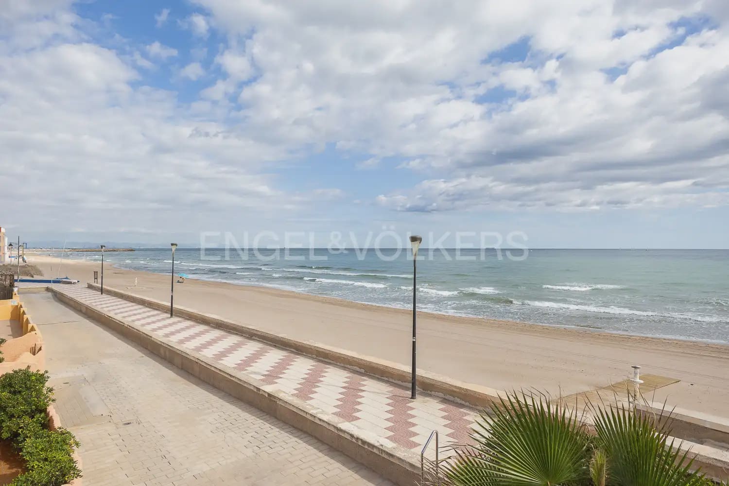 4 bedroom Villa for sale in Sueca with garage - € 697,500 (Ref: 9898280)