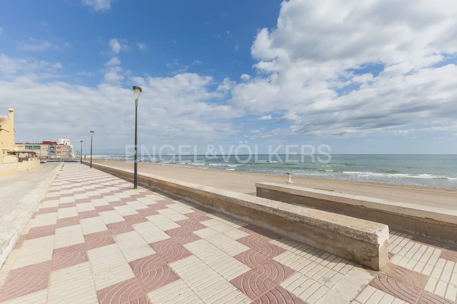 4 bedroom Villa for sale in Sueca with garage - € 697,500 (Ref: 9898280)