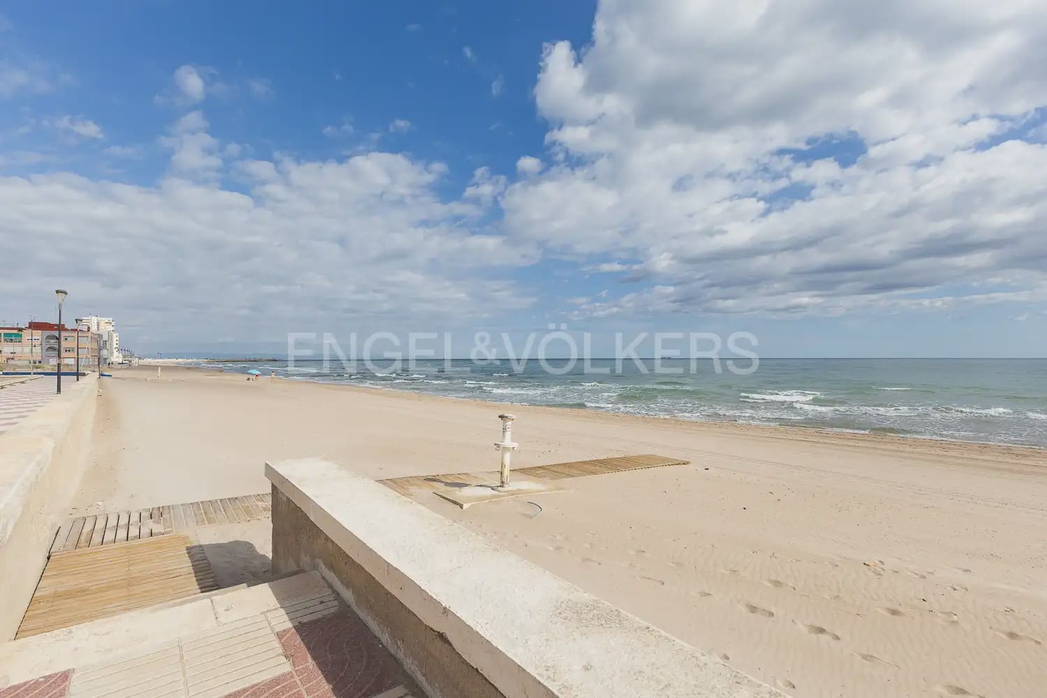 4 bedroom Villa for sale in Sueca with garage - € 697,500 (Ref: 9898280)