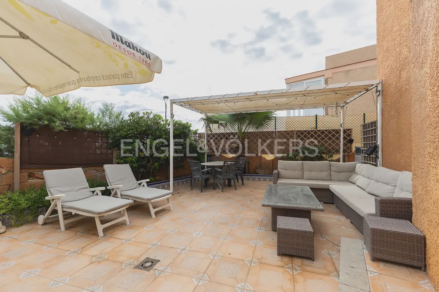 4 bedroom Villa for sale in Sueca with garage - € 697,500 (Ref: 9898280)