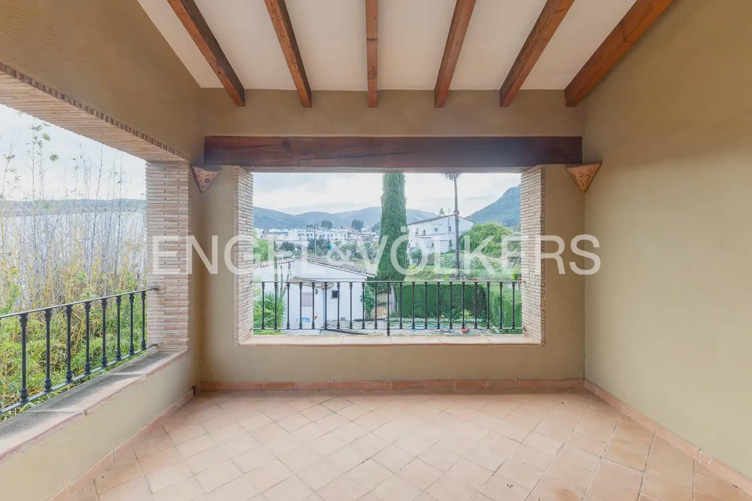 6 quarto Quinta/Casa Rural para venda em Orba com piscina garagem - 690 000 € (Ref: 9898281)