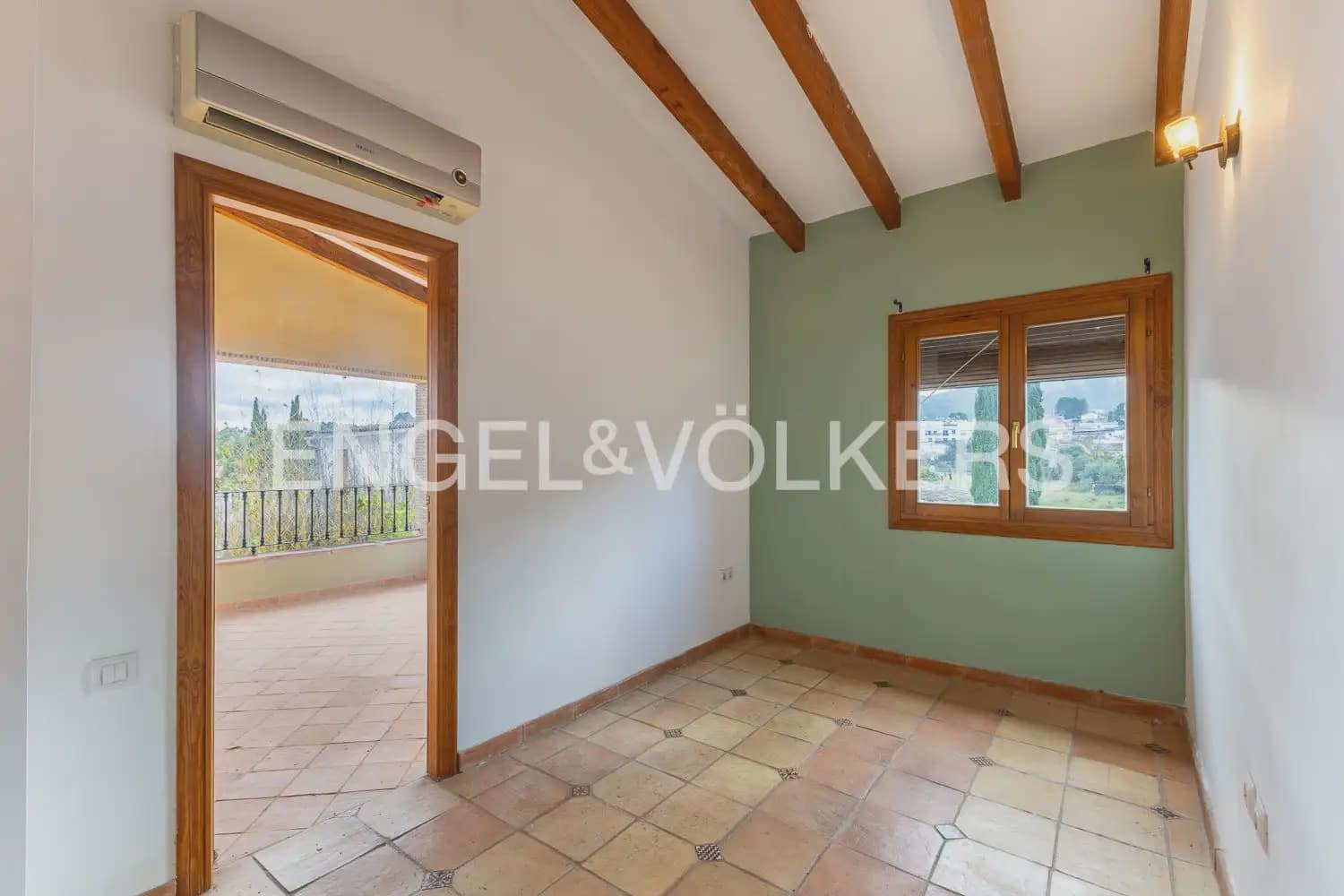 6 quarto Quinta/Casa Rural para venda em Orba com piscina garagem - 690 000 € (Ref: 9898281)