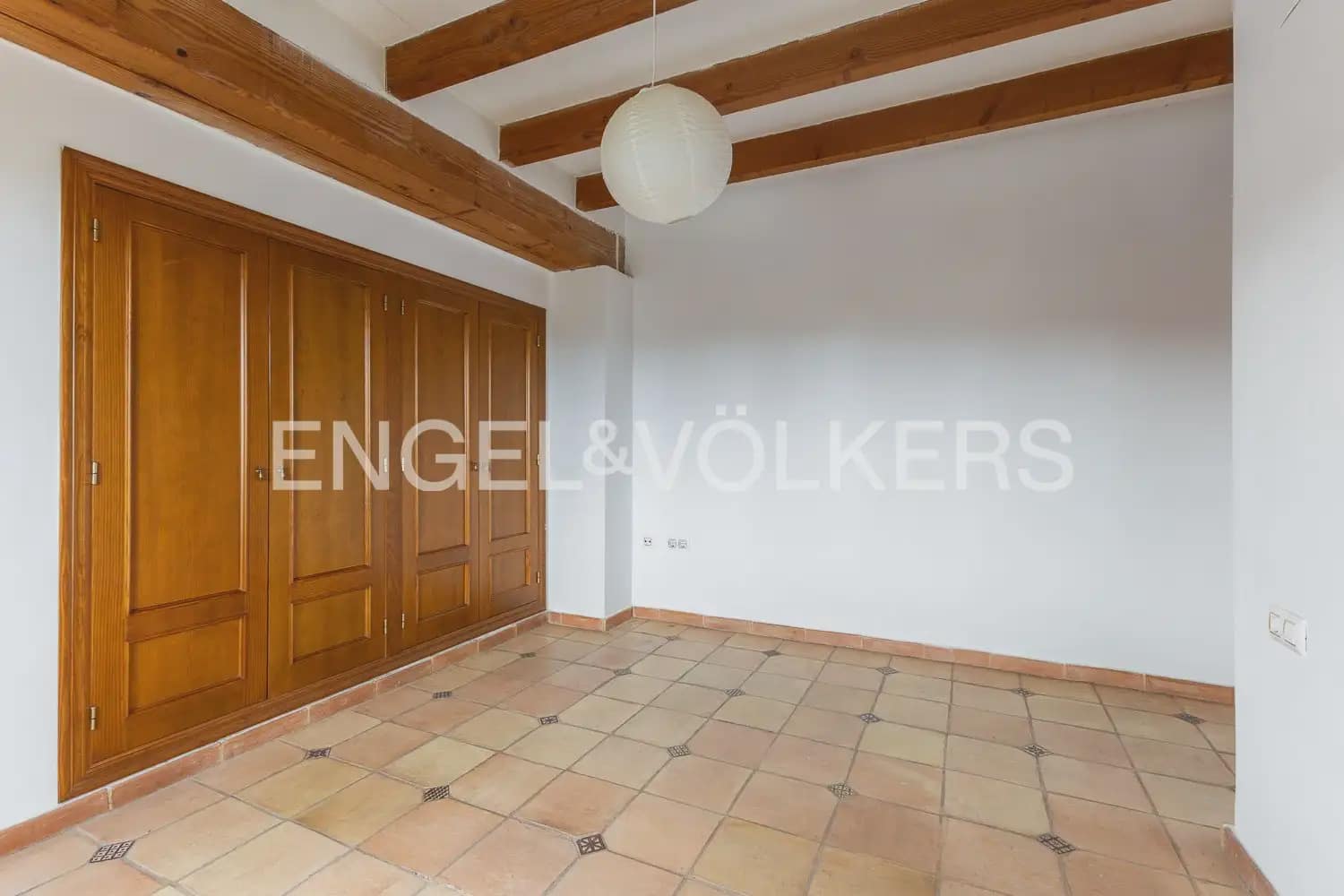 6 quarto Quinta/Casa Rural para venda em Orba com piscina garagem - 690 000 € (Ref: 9898281)