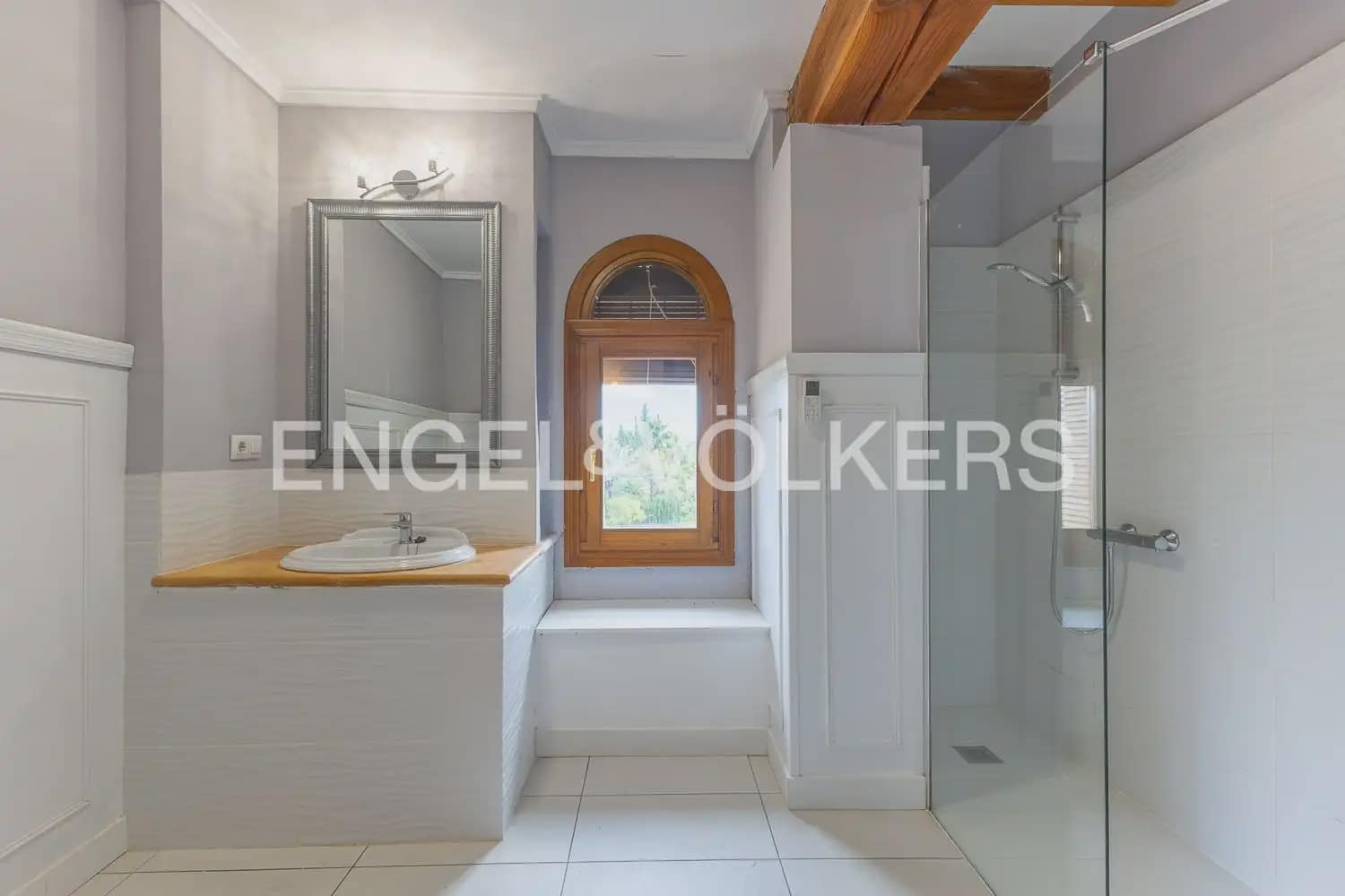 6 quarto Quinta/Casa Rural para venda em Orba com piscina garagem - 690 000 € (Ref: 9898281)