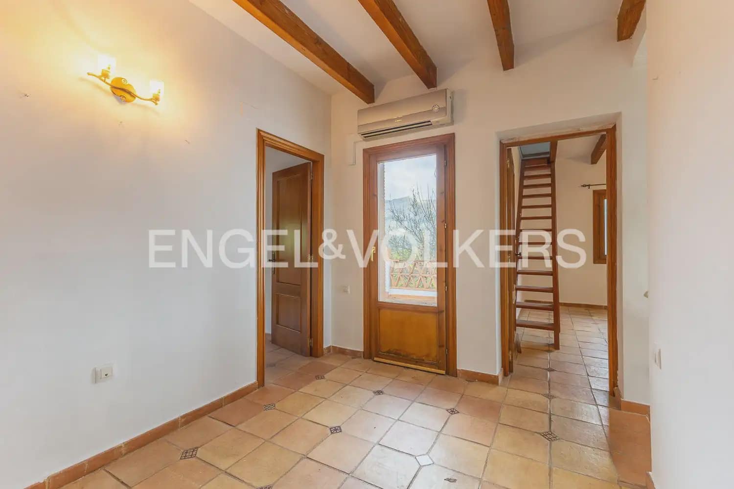 6 quarto Quinta/Casa Rural para venda em Orba com piscina garagem - 690 000 € (Ref: 9898281)