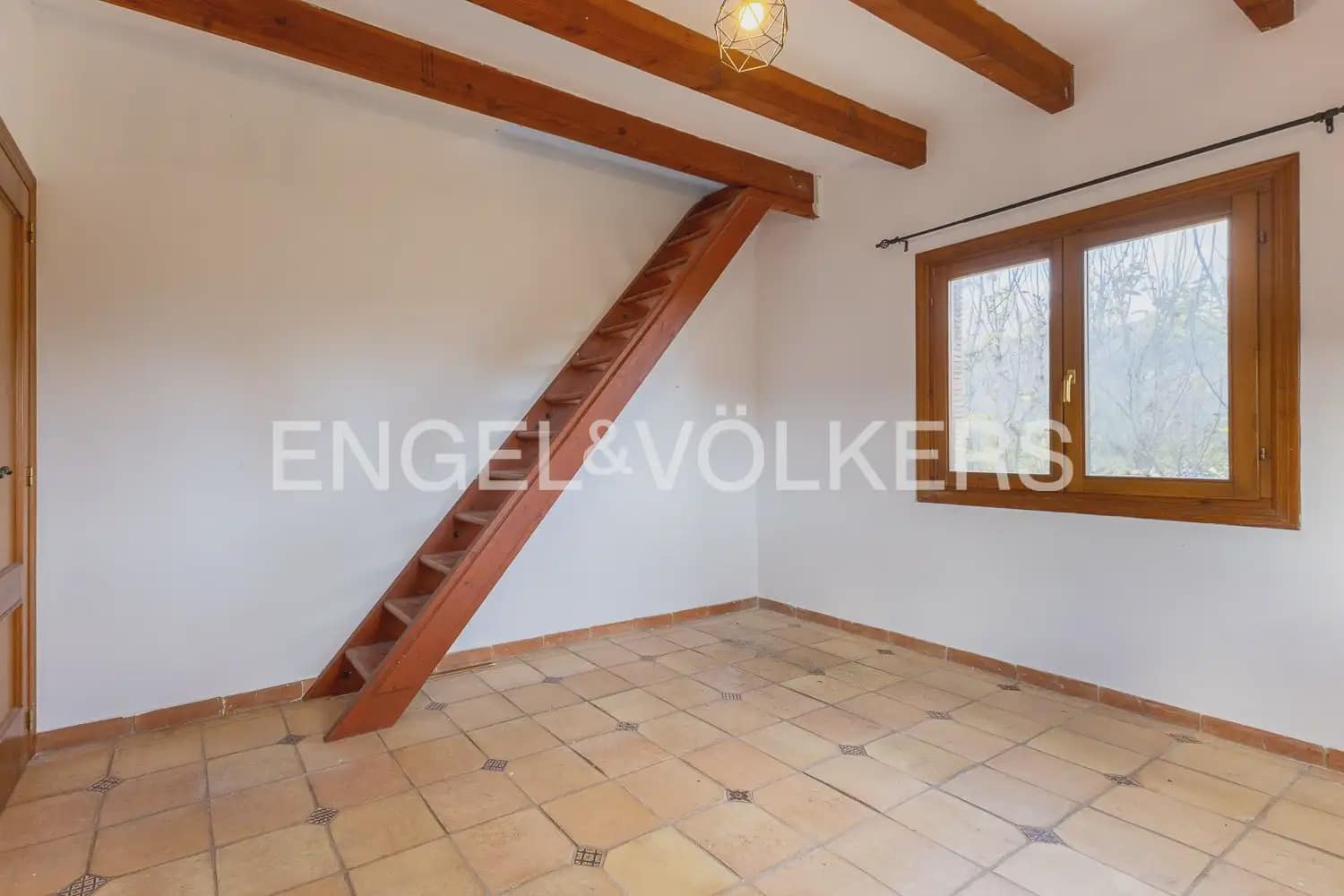 6 quarto Quinta/Casa Rural para venda em Orba com piscina garagem - 690 000 € (Ref: 9898281)