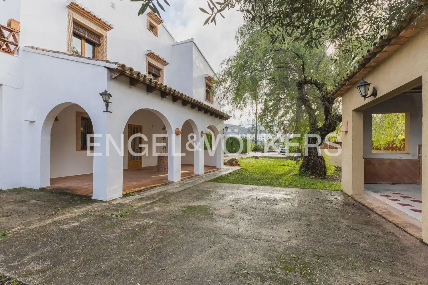 6 quarto Quinta/Casa Rural para venda em Orba com piscina garagem - 690 000 € (Ref: 9898281)