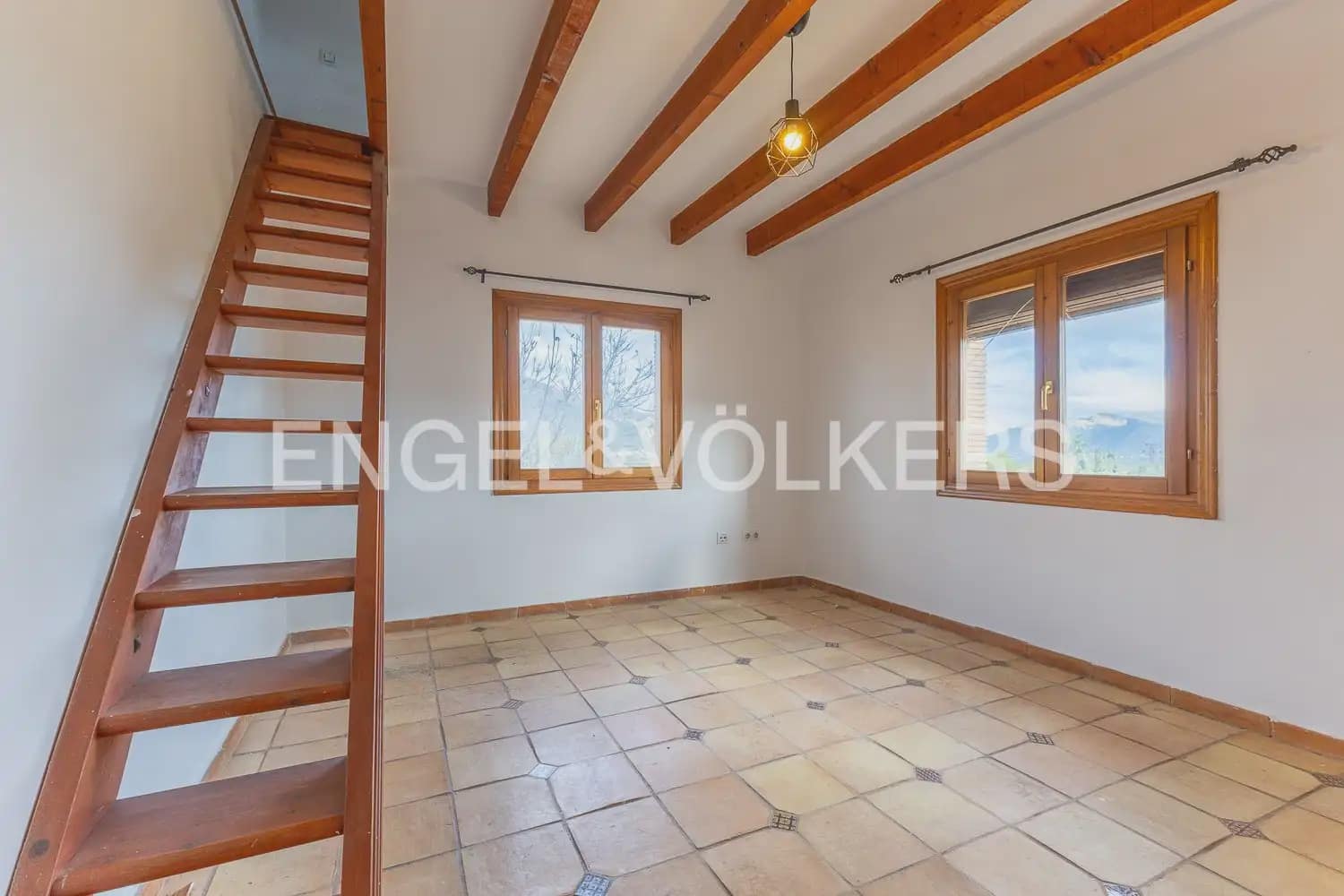 6 quarto Quinta/Casa Rural para venda em Orba com piscina garagem - 690 000 € (Ref: 9898281)