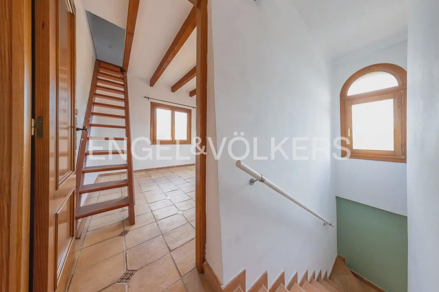 6 quarto Quinta/Casa Rural para venda em Orba com piscina garagem - 690 000 € (Ref: 9898281)
