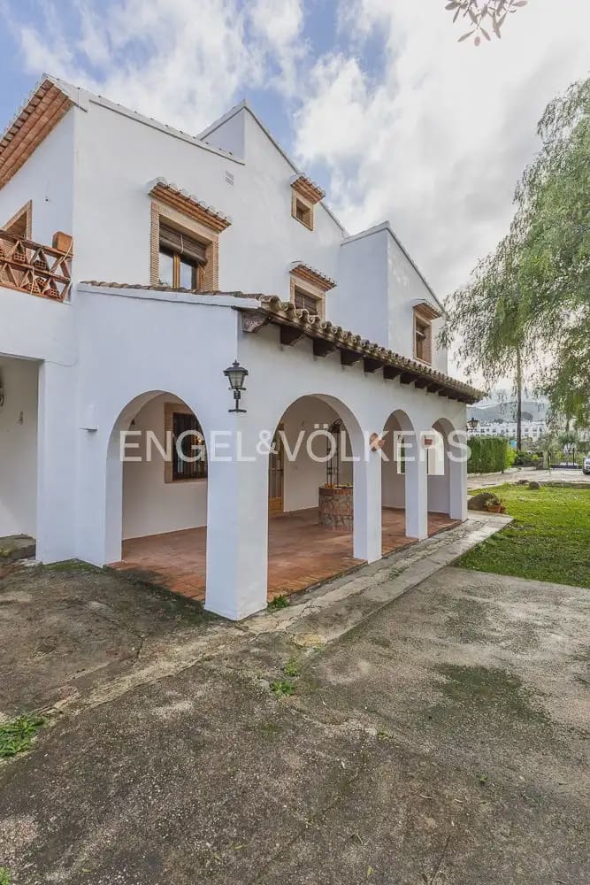 6 quarto Quinta/Casa Rural para venda em Orba com piscina garagem - 690 000 € (Ref: 9898281)