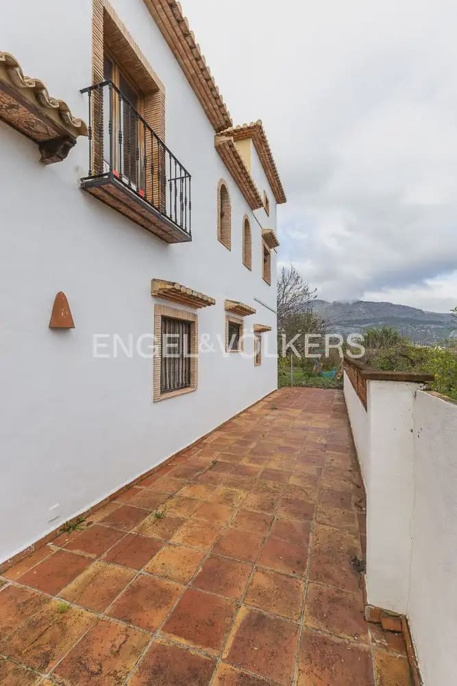 6 quarto Quinta/Casa Rural para venda em Orba com piscina garagem - 690 000 € (Ref: 9898281)