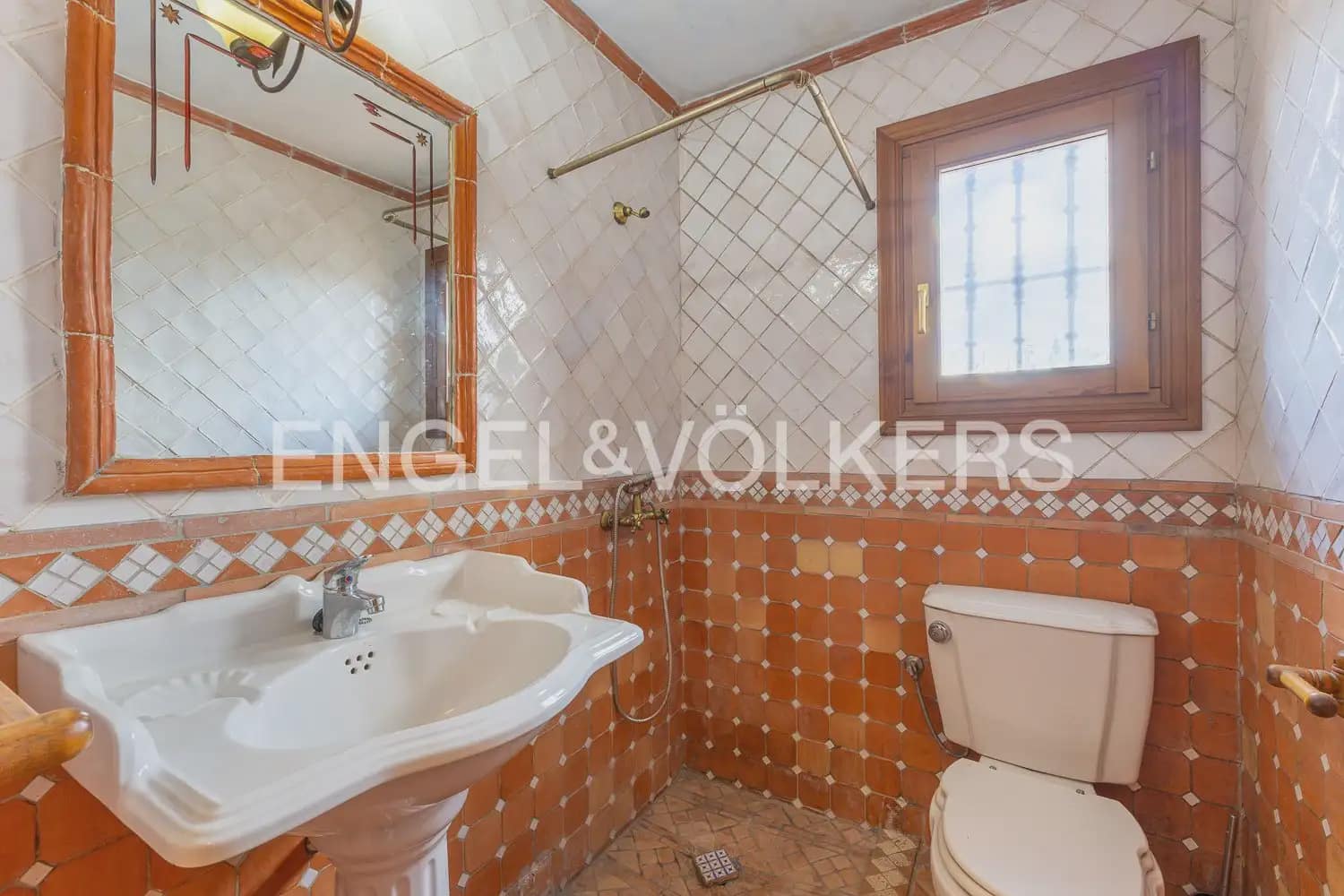 6 quarto Quinta/Casa Rural para venda em Orba com piscina garagem - 690 000 € (Ref: 9898281)