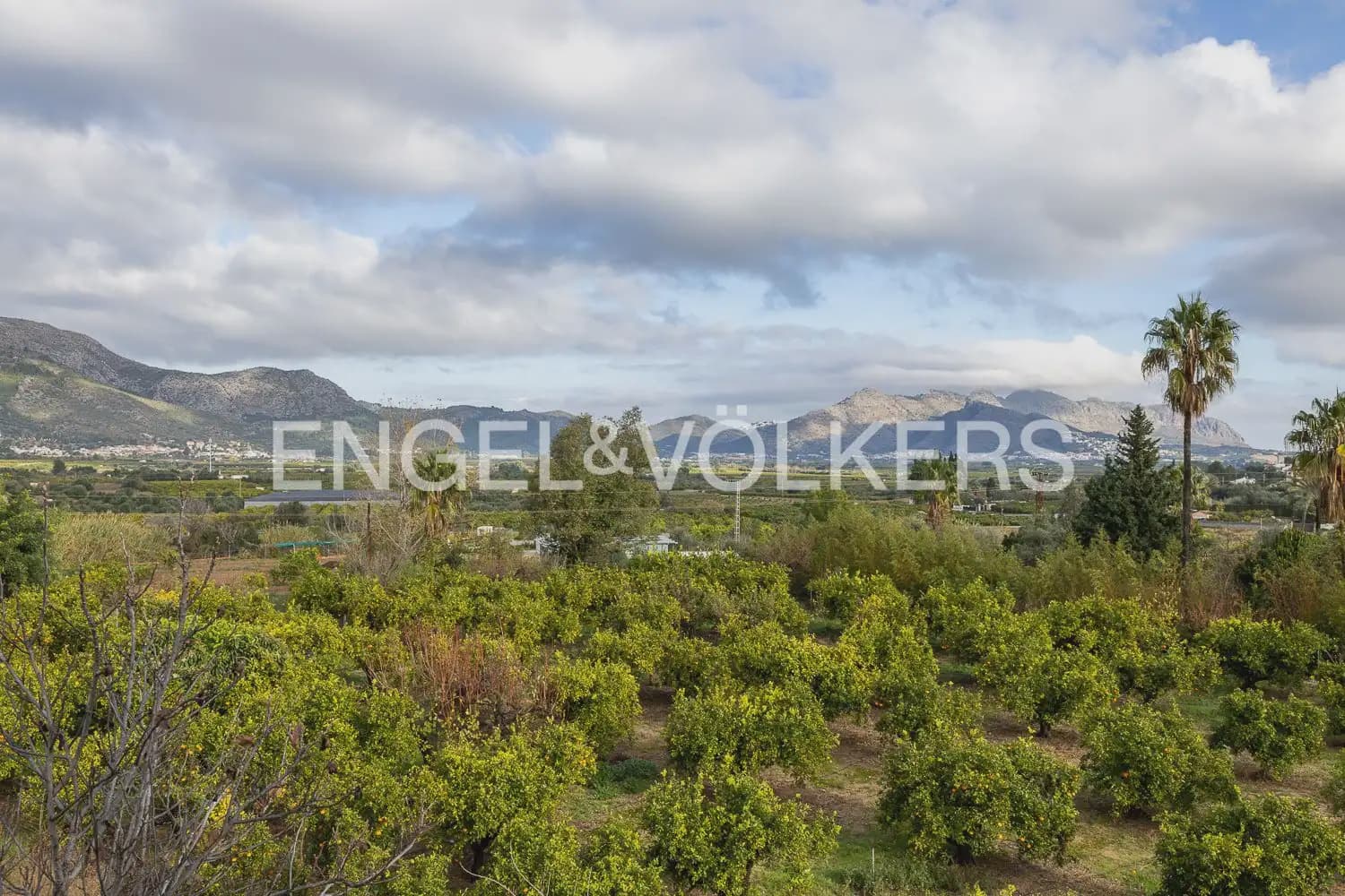 6 quarto Quinta/Casa Rural para venda em Orba com piscina garagem - 690 000 € (Ref: 9898281)