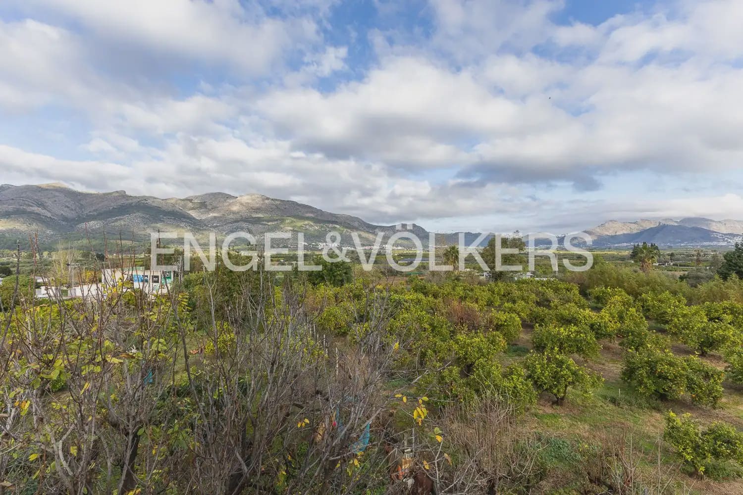 6 quarto Quinta/Casa Rural para venda em Orba com piscina garagem - 690 000 € (Ref: 9898281)