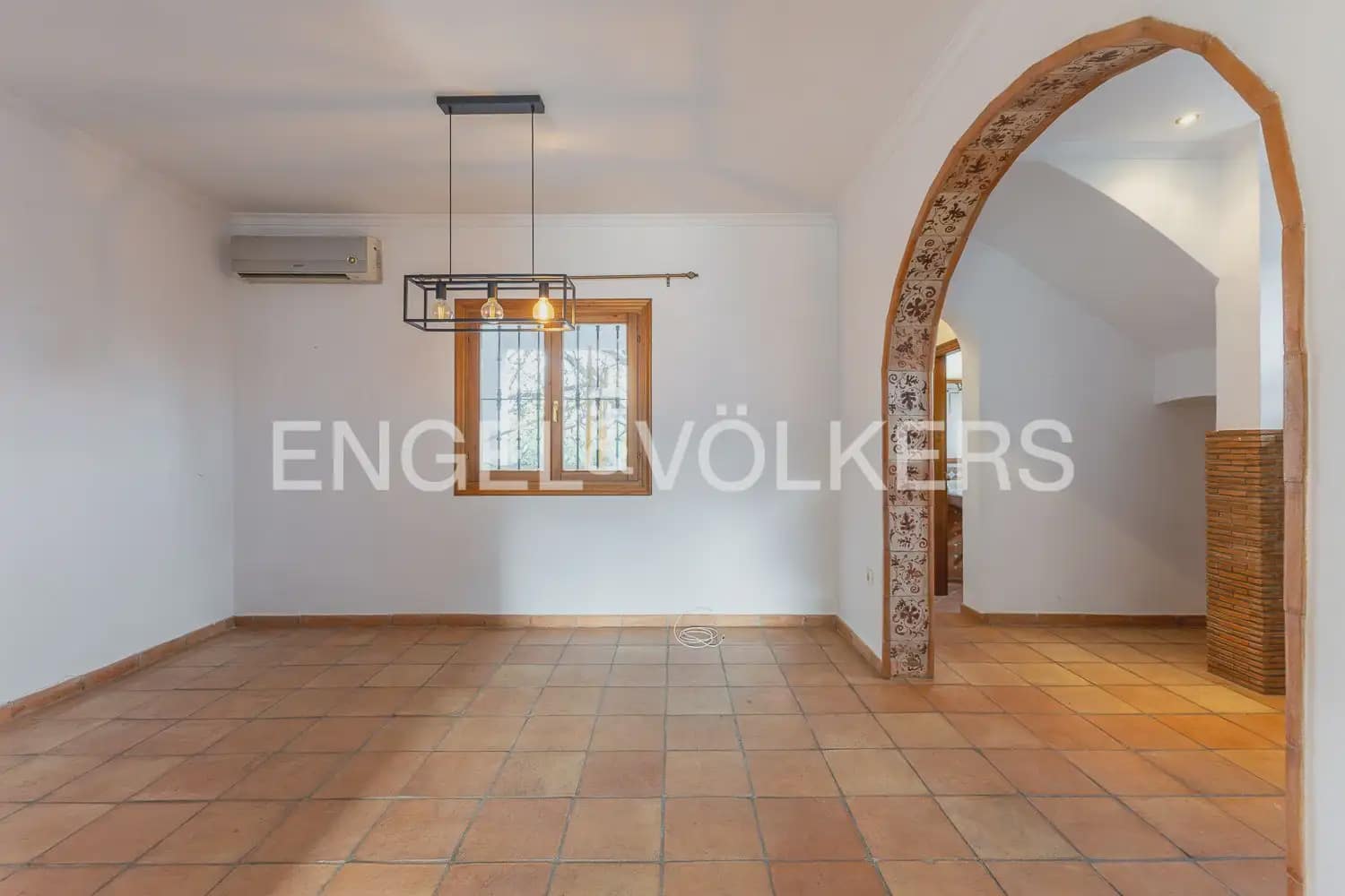 6 quarto Quinta/Casa Rural para venda em Orba com piscina garagem - 690 000 € (Ref: 9898281)